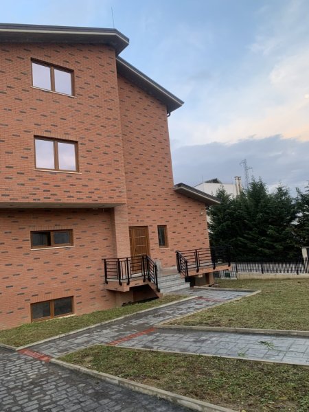 Tirane, jap me qera Vile 3 Katshe , 560 m² (Xhafer Shaba)