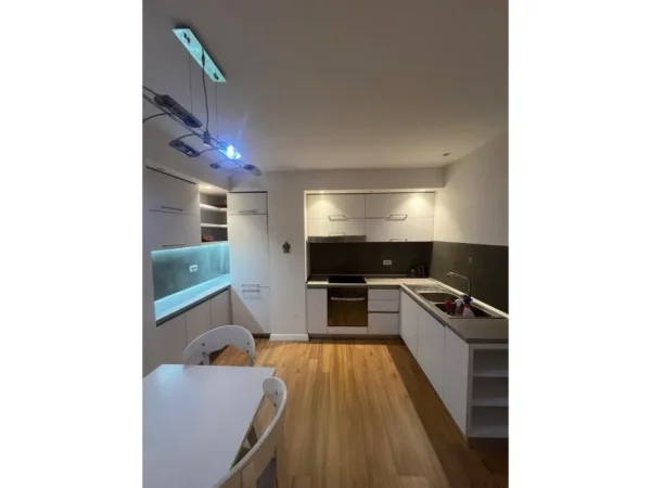 Tirane, shes apartament 2+1 , 90 m² 165.000 € (Kompleksi Magnet, 21 Dhjetori)