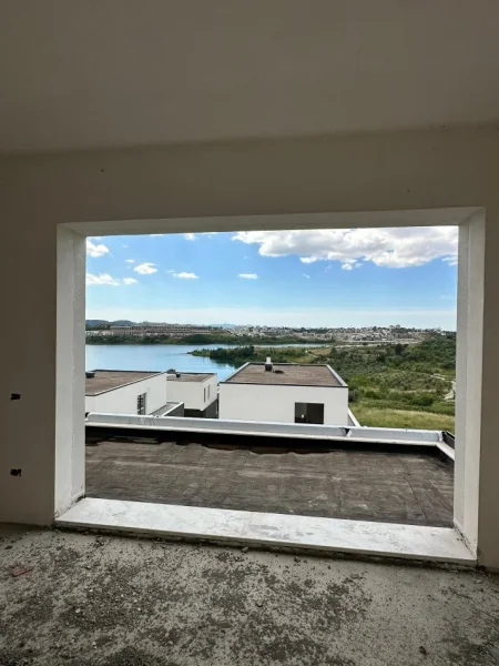 Tirane, shitet Vile 2 Katshe Kati 2, 250 m² 580.000 € (Liqeni Farkes)