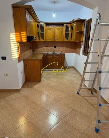 Tirane, jepet me qera apartament 3+1 Kati 3, 120 m² 450 € (RRUGA SIRI KODRA)