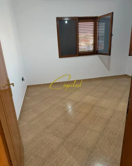 Tirane, jepet me qera apartament 3+1 Kati 3, 120 m² 450 € (RRUGA SIRI KODRA)