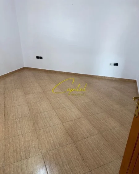 Tirane, jepet me qera apartament 3+1 Kati 3, 120 m² 450 € (RRUGA SIRI KODRA)