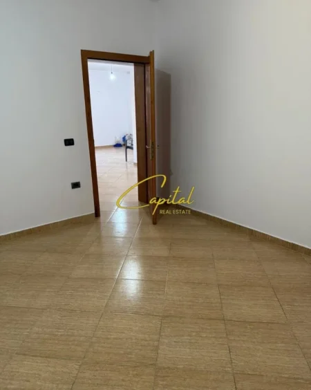 Tirane, jepet me qera apartament 3+1 Kati 3, 120 m² 450 € (RRUGA SIRI KODRA)