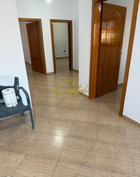 Tirane, jepet me qera apartament 3+1 Kati 3, 120 m² 450 € (RRUGA SIRI KODRA)