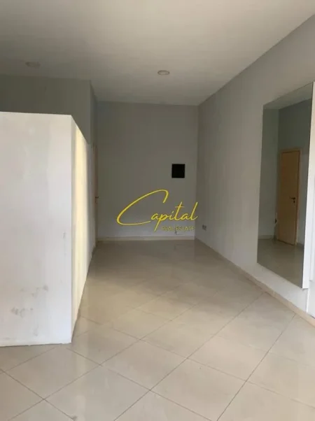 Tirane, shitet dyqan Kati 0, 45 m² 95.000 € (RRUGA E DIBRES)