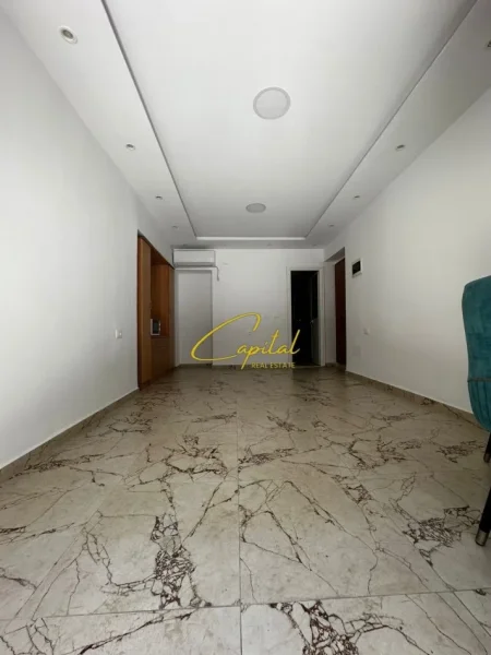 Tirane, jepet me qera dyqan Kati 0, 27 m² 600 € (21 DHJETORI)