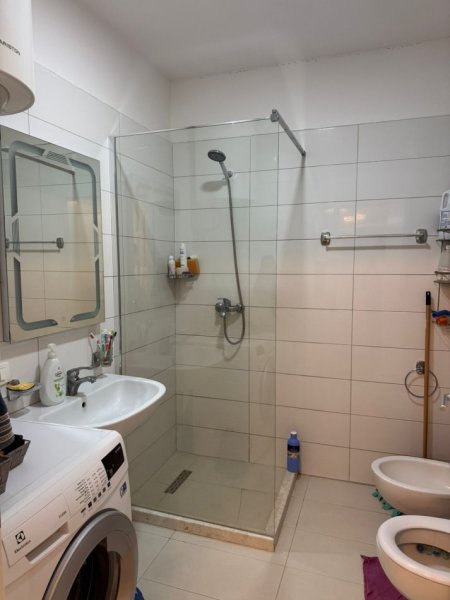 Tirane, jepet me qera apartament 1+1+Ballkon Kati 3, 60 m² 600 € (Rruga Ndre Mjeda)