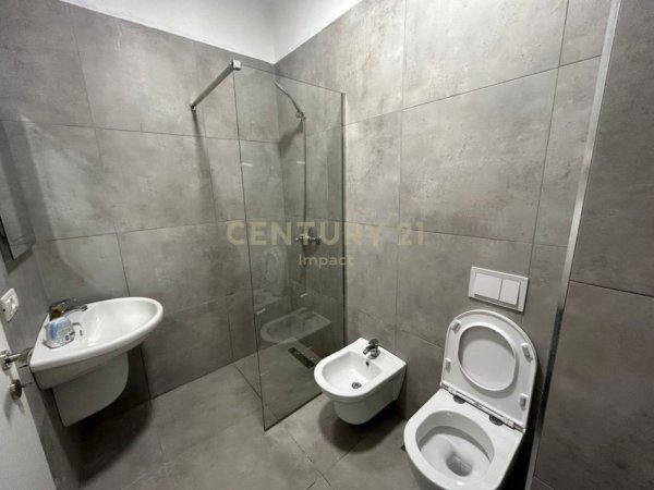 Tirane, jepet me qera apartament 2+1+Ballkon Kati 3, 68 m² 650 € (Rruga 5 Maji)