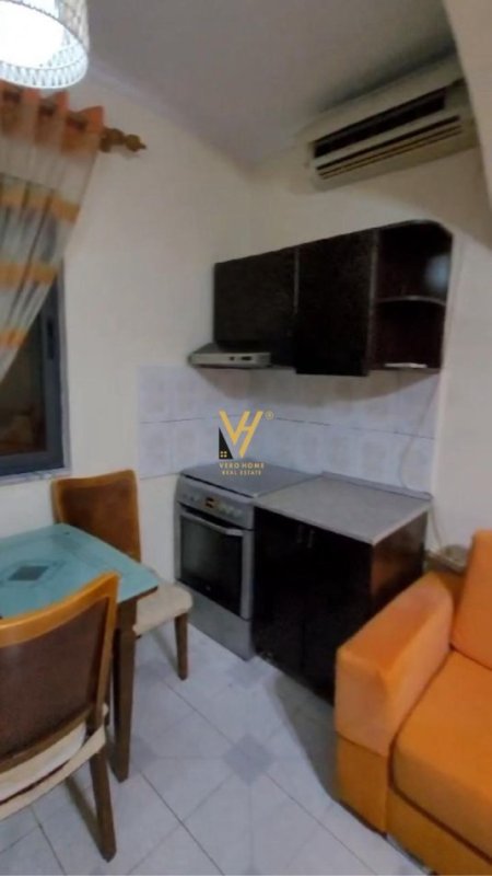 Tirane, jepet me qera apartament 1+1+Ballkon Kati 2, 55 m² 350 € (PALLATI ME SHIGJETA)