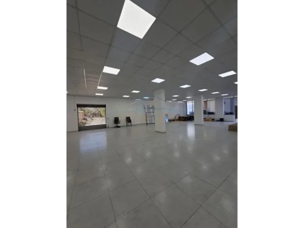Durres, jepet me qera ambjent biznesi , 400 m² 1.500 € (URA DAJLANIT,DURRES)