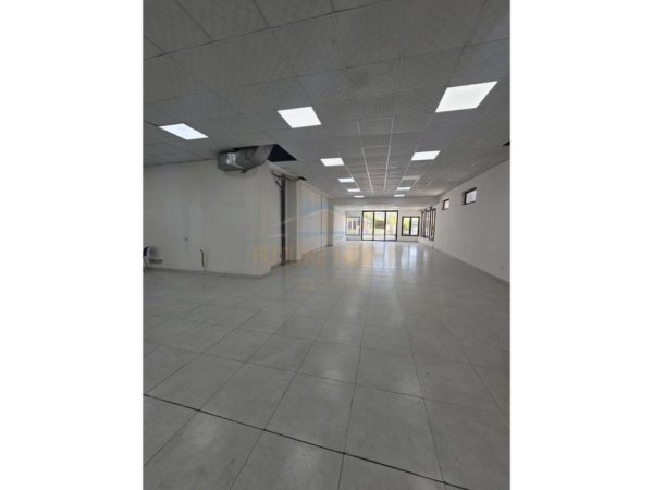 Durres, jepet me qera ambjent biznesi , 400 m² 1.500 € (URA DAJLANIT,DURRES)
