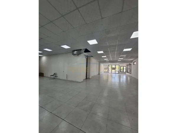 Durres, jepet me qera ambjent biznesi , 400 m² 1.500 € (URA DAJLANIT,DURRES)