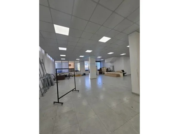 Durres, jepet me qera ambjent biznesi , 400 m² 1.500 € (URA DAJLANIT,DURRES)