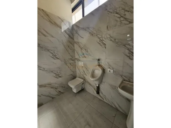 Durres, jepet me qera ambjent biznesi , 400 m² 1.500 € (URA DAJLANIT,DURRES)