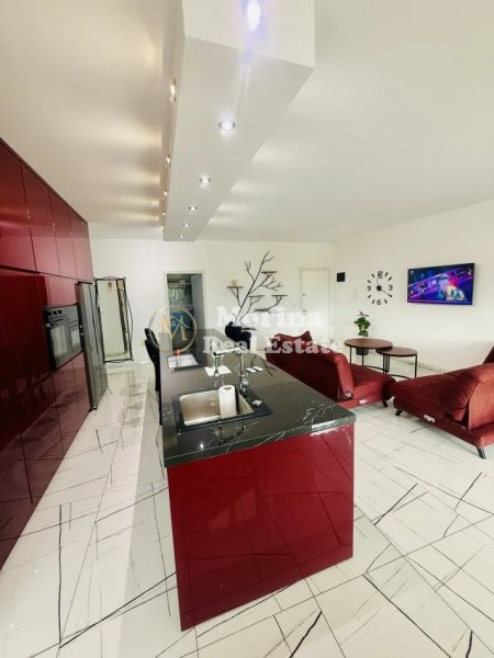 Tirane, jepet me qera apartament 2+1 Kati 4, 130 m² 1.000 € (Liqeni i Thate)
