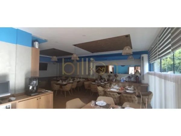 Tirane, jepet me qera dyqan , 150 m² 2.500 €