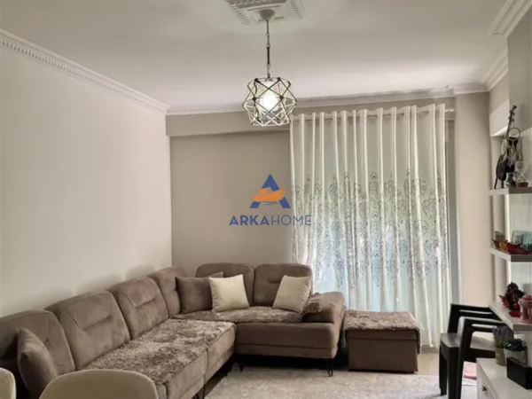 Tirane, jepet me qera apartament 1+1+Ballkon Kati 1, 60 m² 600 € 