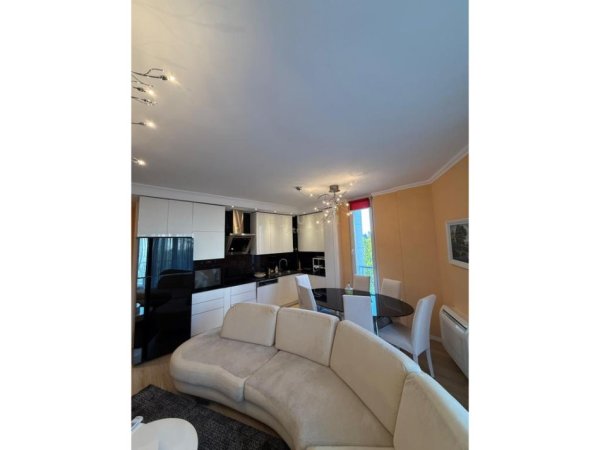 Tirane, jepet me qera apartament 3+1 Kati 4, 120 m² 850 € (ALI DEMI)