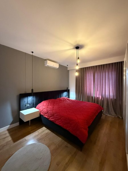Tirane, jepet me qera apartament 1+1+Ballkon Kati 4, 75 m² 700 € (Komuna e Parisit)