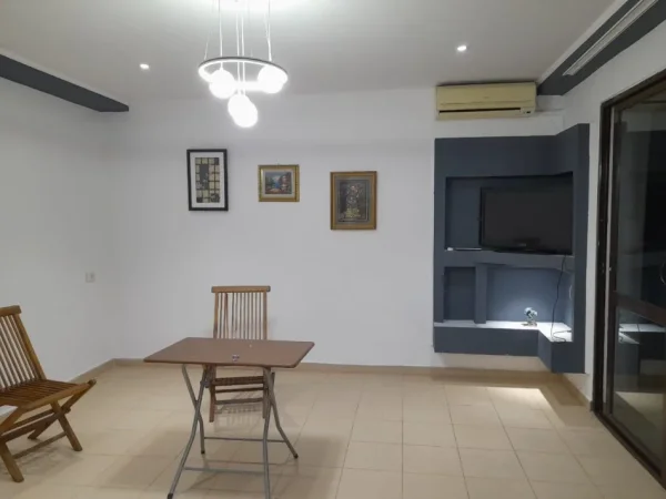 Tirane, Jepet me Qera Apartament 1+1 , Mundesi per Airbnb , Tek Sheshi Skenderbej , Kafe Flora  Kati 2, 60 m² 600 € (Kafe Flora)