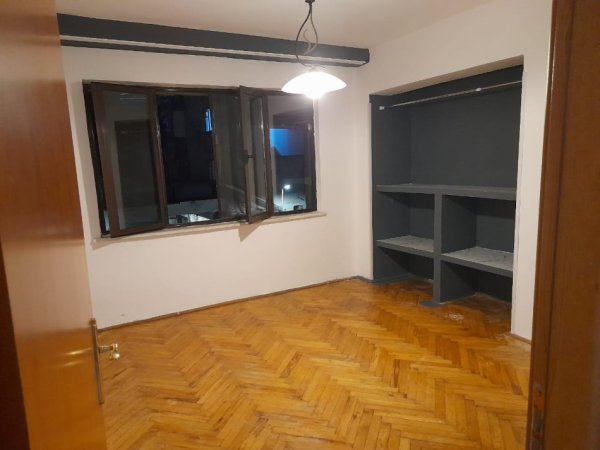 Tirane, Jepet me Qera Apartament 1+1 , Mundesi per Airbnb , Tek Sheshi Skenderbej , Kafe Flora  Kati 2, 60 m² 600 € (Kafe Flora)