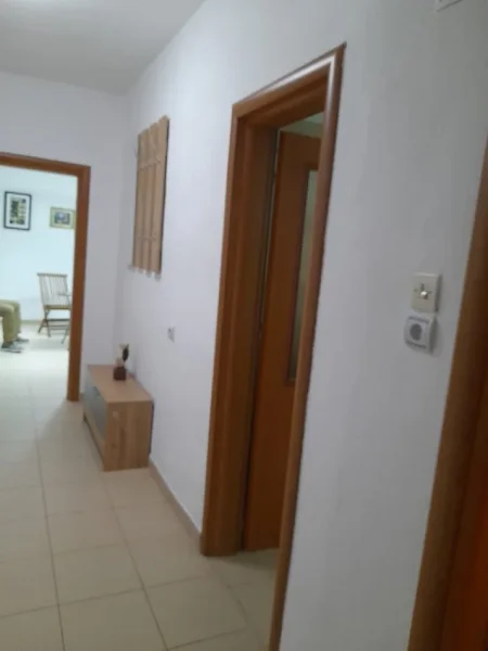 Tirane, Jepet me Qera Apartament 1+1 , Mundesi per Airbnb , Tek Sheshi Skenderbej , Kafe Flora  Kati 2, 60 m² 600 € (Kafe Flora)