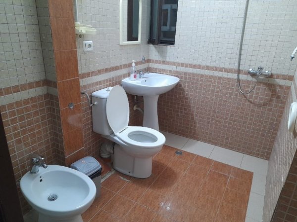 Tirane, Jepet me Qera Apartament 1+1 , Mundesi per Airbnb , Tek Sheshi Skenderbej , Kafe Flora  Kati 2, 60 m² 600 € (Kafe Flora)