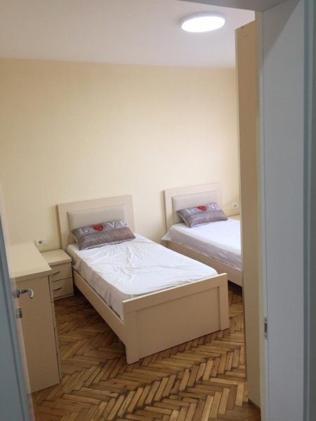 Tirane, jepet me qera apartament 2+1 Kati 5, 77 m² 510 € (Rruga Ferit Xhajko)
