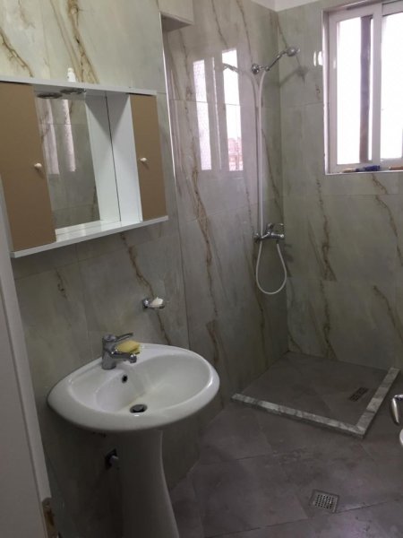 Tirane, jepet me qera apartament 2+1 Kati 5, 77 m² 510 € (Rruga Ferit Xhajko)