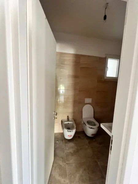 Tirane, jepet me qera apartament 2+1 Kati 3, 100 m² 600 € (Don Bosko)