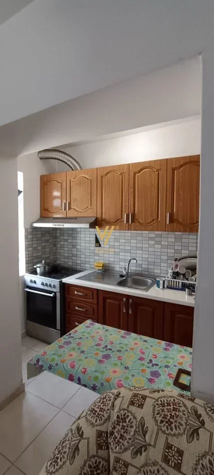 Tirane, jepet me qera apartament 2+1+Ballkon Kati 2, 70 m² 500 € (ALI DEMI)