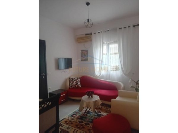 Tirane, jepet me qera apartament 1+1+Ballkon , 380 € (5 Maji)