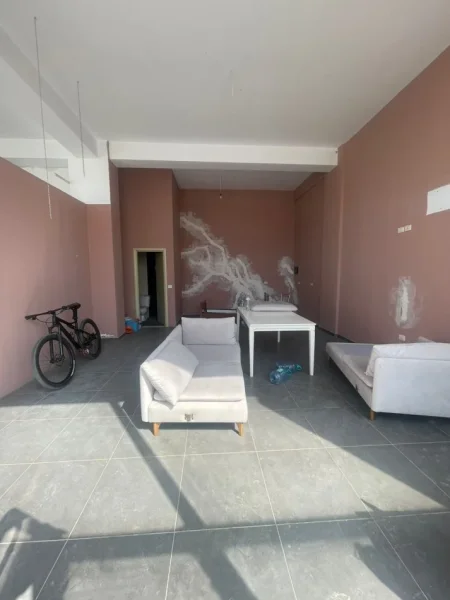 SHITET DYQAN 45 m2  TE UNAZA E RE 120.000 EURO