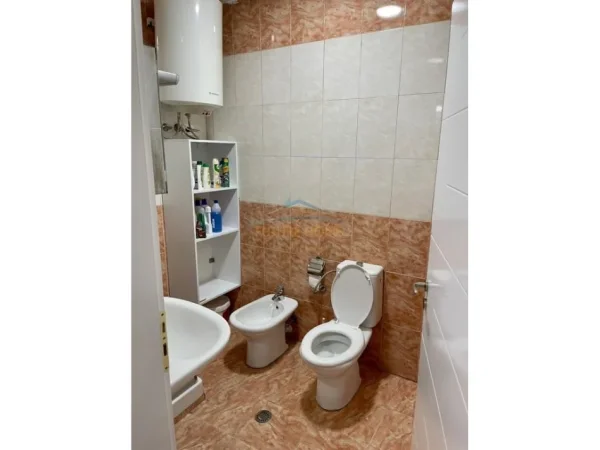 Tirane, shitet apartament 1+1+Ballkon Kati 10, 64 m² 155.000 € (Komuna e Parisit)