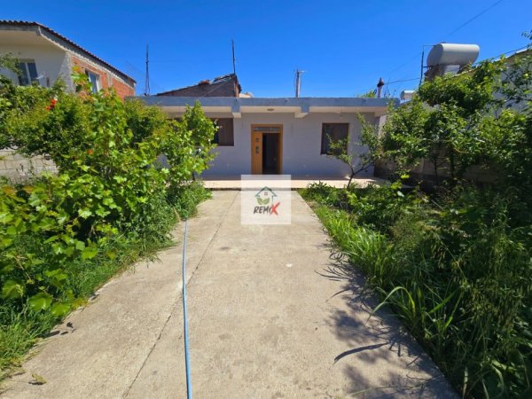 Durres, jepet me qera shtepi 2+1+Aneks+Ballkon Kati 1, 400 m² 300 €