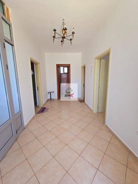 Durres, jepet me qera shtepi 2+1+Aneks+Ballkon Kati 1, 400 m² 300 €