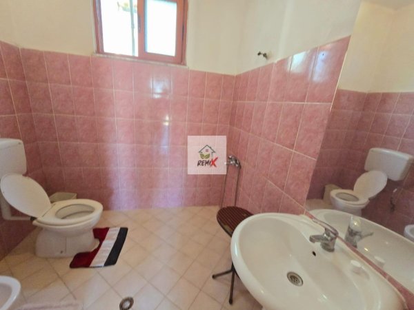 Durres, jepet me qera shtepi 2+1+Aneks+Ballkon Kati 1, 400 m² 300 €