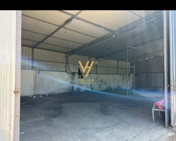 Tirane, jepet me qera magazine Kati 0, 170 m² 700 € (KAMEZ)