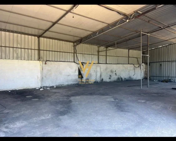 Tirane, jepet me qera magazine Kati 0, 170 m² 700 € (KAMEZ)