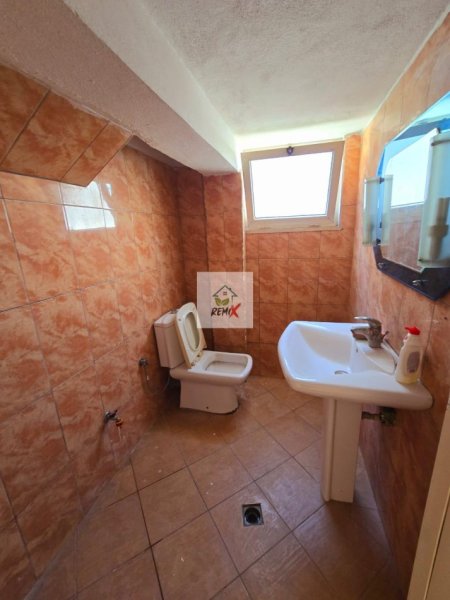 Durres, jepet me qera ambjent biznesi Kati 0, 100 m² 400 € 