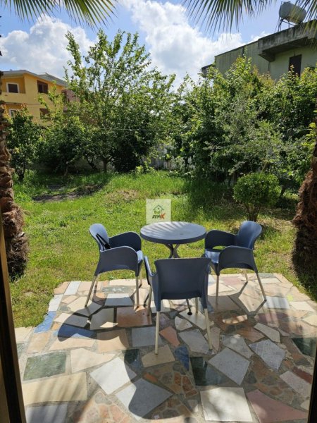 Durres Plazh, jepet me qera Vile 2+1+Aneks+Ballkon Kati 1, 500 € 