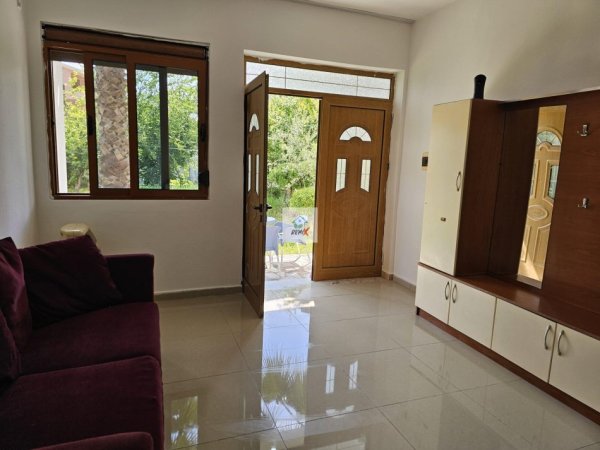 Durres Plazh, jepet me qera Vile 2+1+Aneks+Ballkon Kati 1, 500 € 