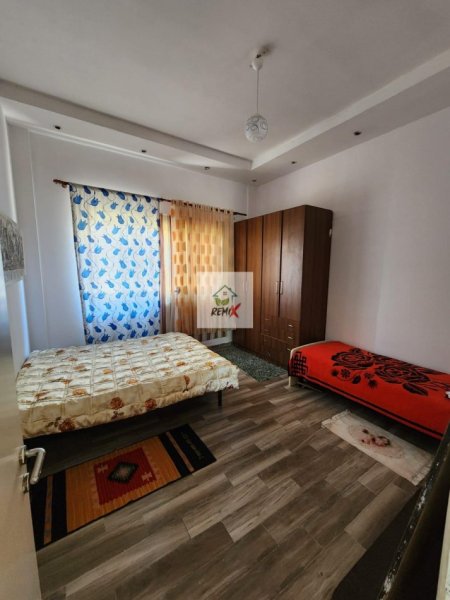 Durres, jepet me qera shtepi 2+1+Ballkon Kati 1, 300 €