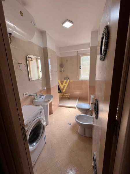 Tirane, jepet me qera apartament 1+1+Ballkon Kati 2, 70 m² 550 € (LIQENI THATE)