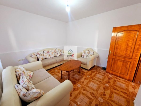 Durres, jepet me qera Vile 2+1+Aneks+Ballkon Kati 3, 350 € 