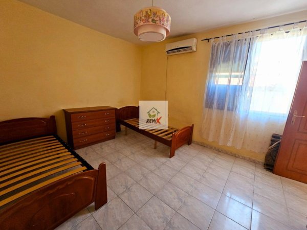 Durres, jepet me qera Vile 2+1+Aneks+Ballkon Kati 3, 350 € 