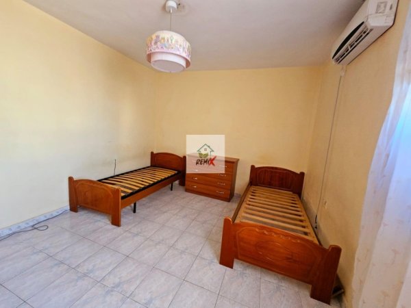 Durres, jepet me qera Vile 2+1+Aneks+Ballkon Kati 3, 350 € 