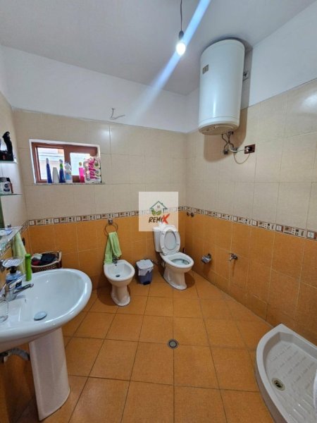 Durres, jepet me qera apartament 1+1+Aneks+Ballkon Kati 2, 100 m² 300 € 