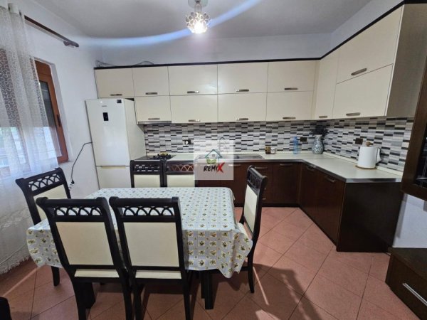 Durres, jepet me qera apartament 1+1+Aneks+Ballkon Kati 2, 100 m² 300 € 
