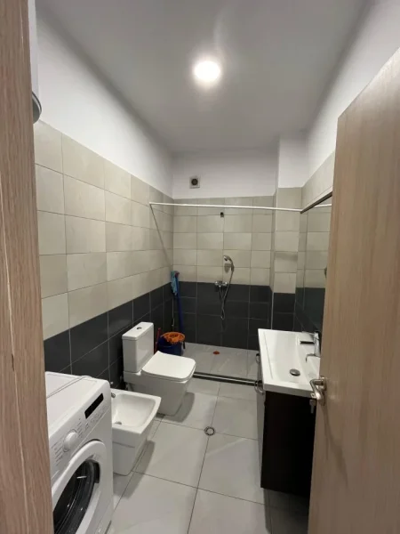 Tirane, shes apartament 1+1+Ballkon Kati 8, 71 m² 110.000 € (Perball amerika 3)